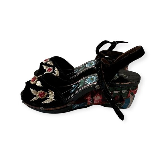 Vintage Filipino Hand Painted Wooden Wedge Sandals – 1940s bakya-inspired sandal - Picture 4 of 14